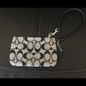 Chic Coach wristlet
